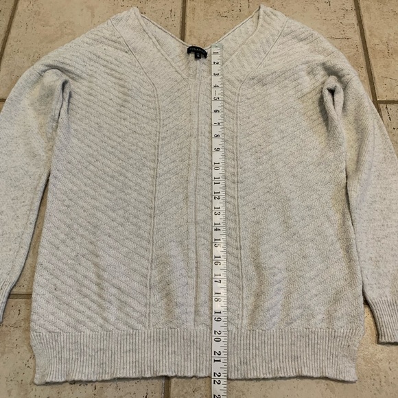 DYNAMITE Gray Ribbed V-Neck Sweater, Size P/S - Picture 5 of 5